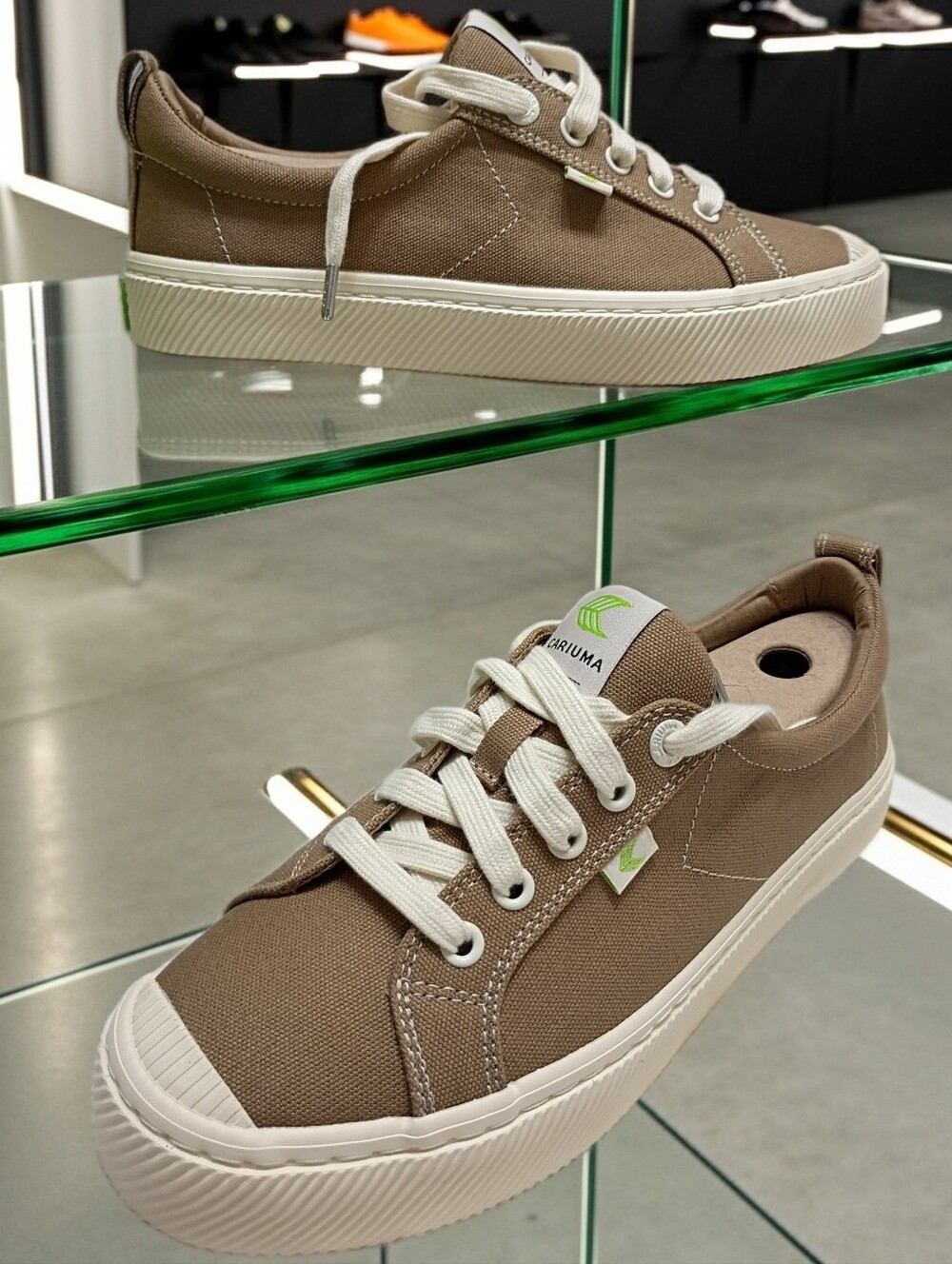 Cariuma OCA Low Canvas Sneakers Women's Sz 8 🆕